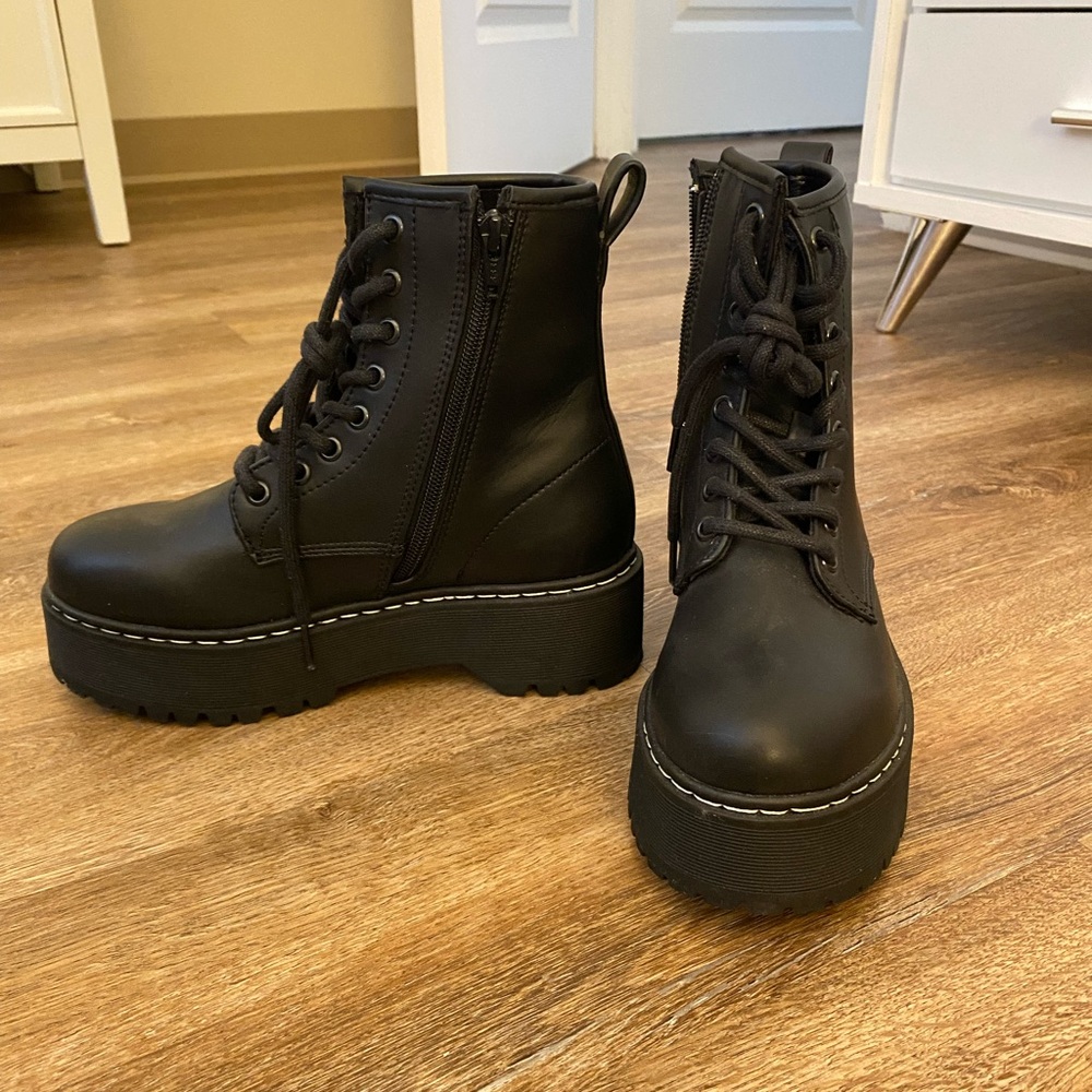 Bettyy Black Steve Madden Boots